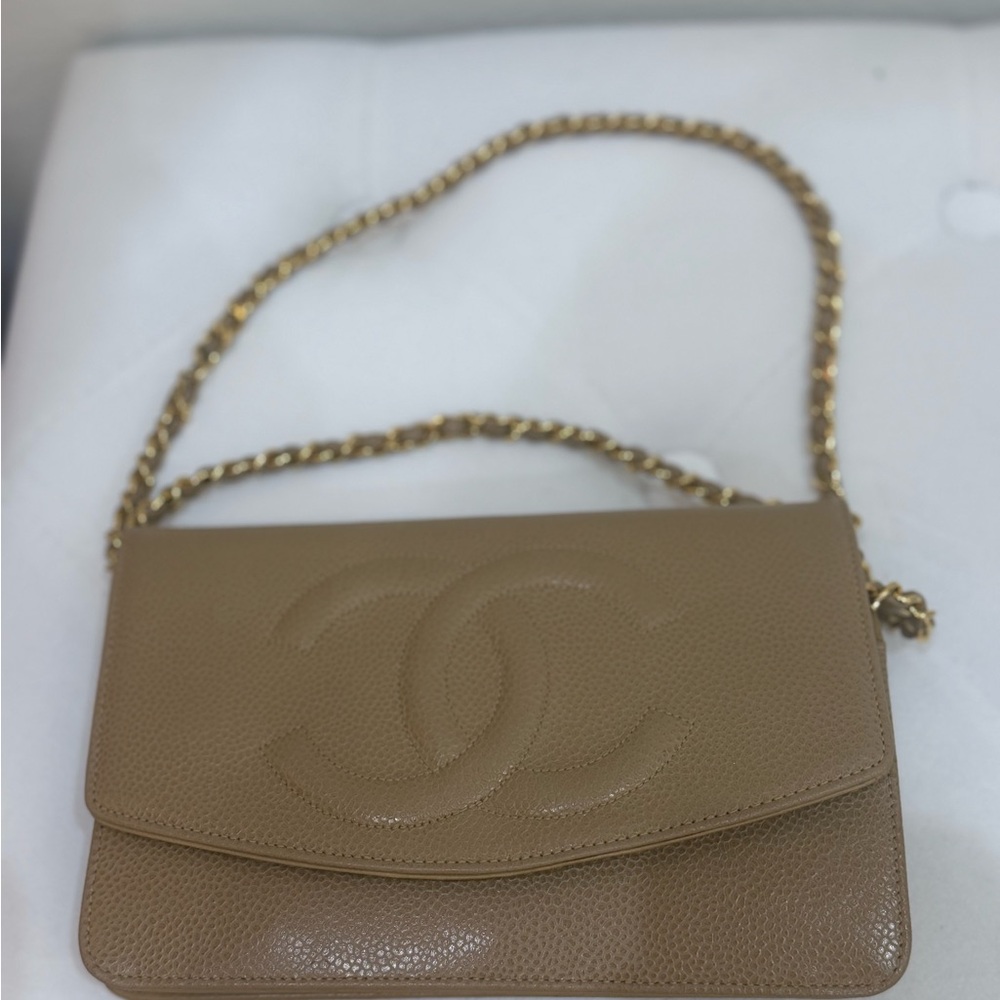 Chanel Tan Crossbody Bag with Quilted Leather and Gold Chain
